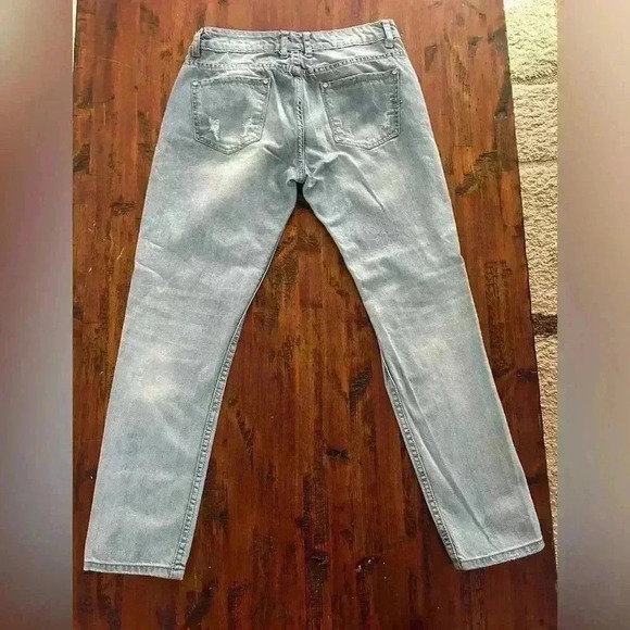 Cudi Jeans size 27. Distressed Denim Straight Jeans. Light wash. - Picture 6 of 13
